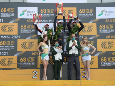 澳娛綜合祝賀F4第一回合勝出車手　邀澳大兩書院學生感受賽車熾熱氣氛