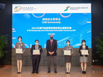 澳娛綜合為澳門旅遊學院十位學生頒發獎學金