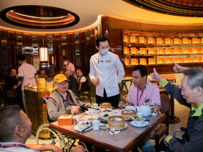 澳娛綜合慶祝澳門長者日 向明愛安老院長者傳遞關懷
