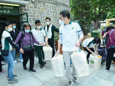 澳娛綜合卅萬支持仁慈堂社服店 370多戶獲贈食物籃及賀年紅包