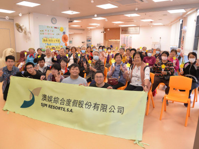 澳娛綜合攜手澳門明愛探訪長者