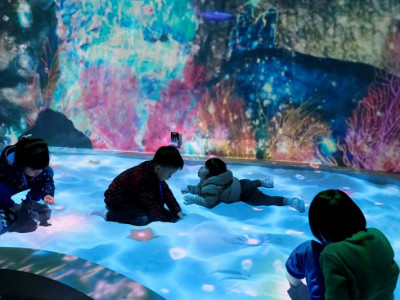 澳娛綜合邀請啟智學校親子團參觀「Macau Art City之NAKED OCEAN 海洋濠鏡沉浸式光影展」