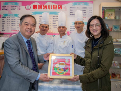 新葡京廚師團隊為心明治小食店學員作專業示範