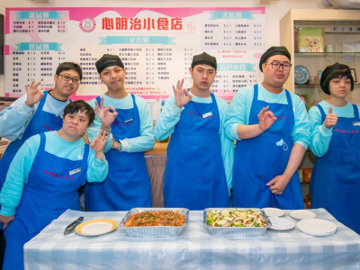 新葡京廚師團隊為心明治小食店學員作專業示範