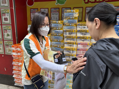 澳娛綜合義工參加2025「澳門饑饉」慈善賣旗 讓關愛精神在澳門發光發亮