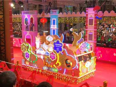 澳博八星拱照新春花車巡遊
