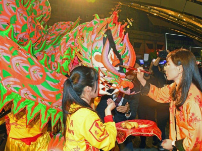 澳博彩龍醒獅送豬迎鼠
