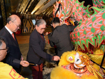 澳博彩龍醒獅送豬迎鼠