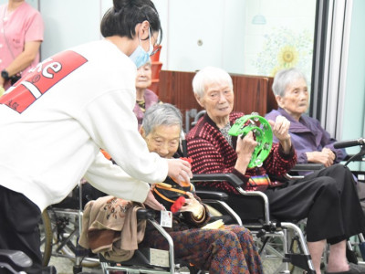 SJM Partners with Caritas Macau to Bring Music to the Elderl...
